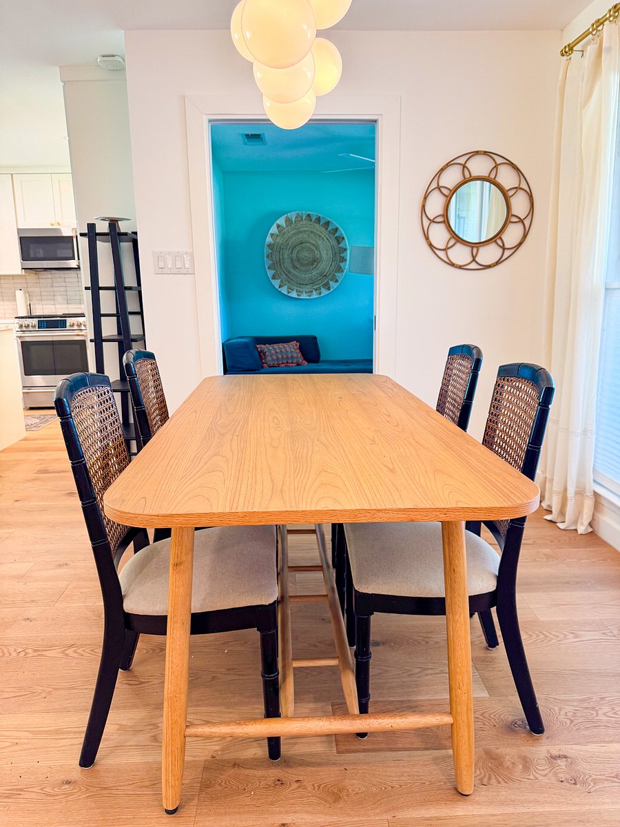 Dining room with 4 chairs, space for 6
