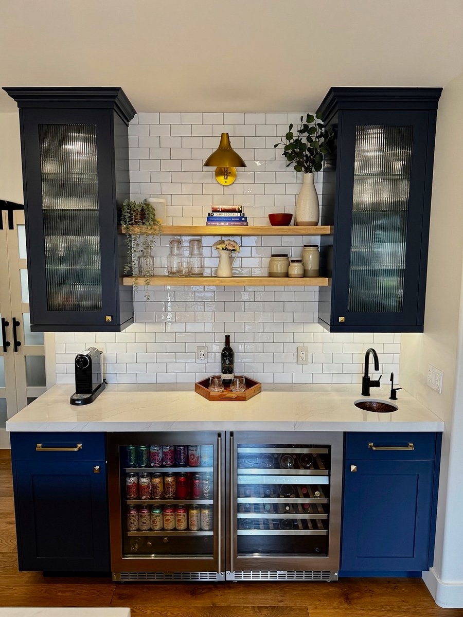Coffee Bar / wet bar with lots of cold storage for beer, sodas and wine