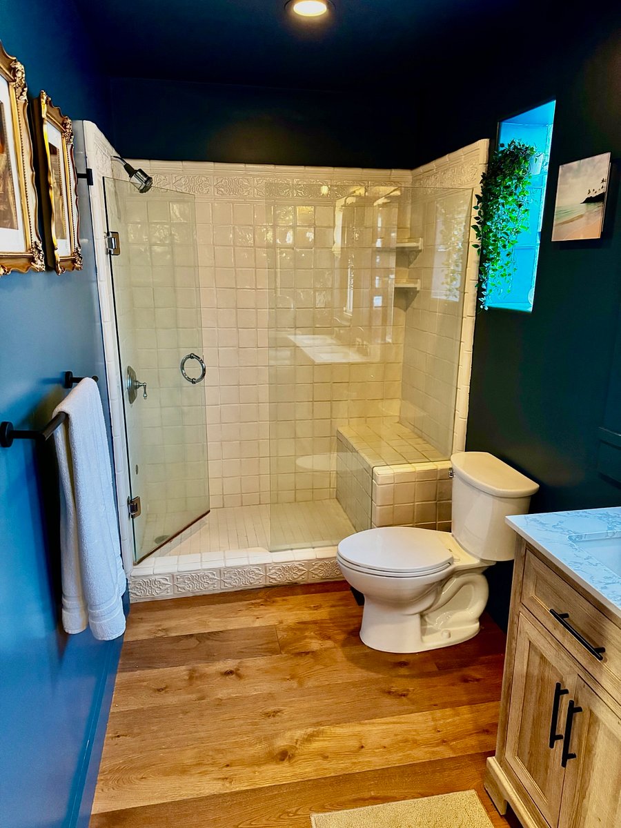 Guest bathroom 1