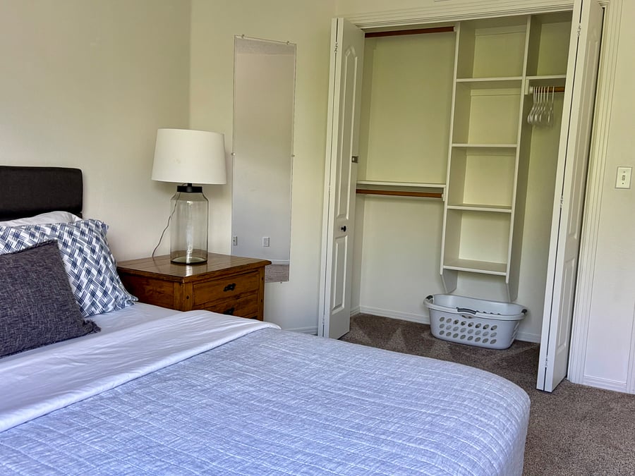 2nd bedroom, closet