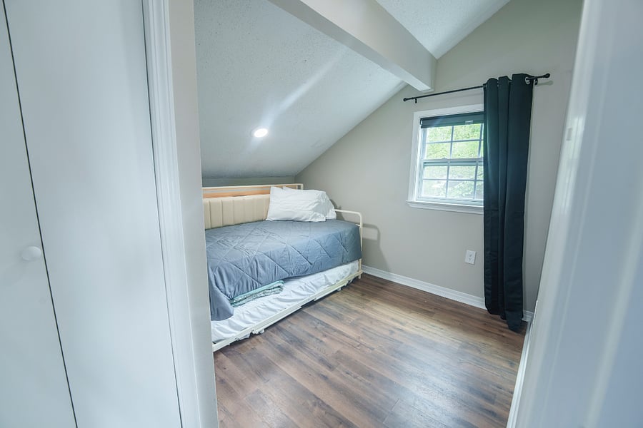 Extra bedroom with twin daybed