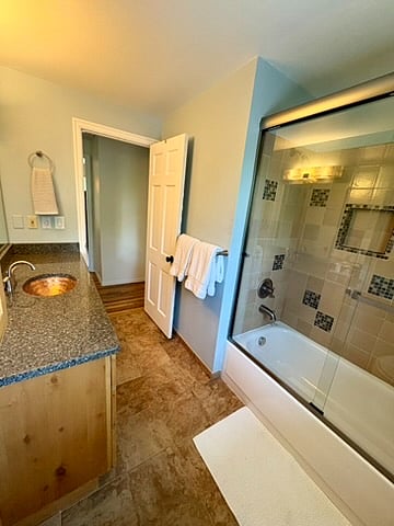Guest Bathroom (2 of 2)