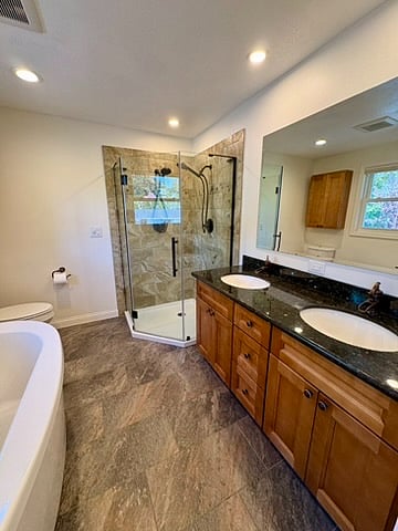 Primary En Suite Bathroom (2 of 3)