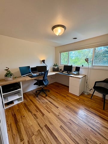Home Office / Workspace. Fast WiFi