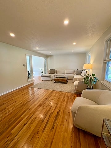 Main Living Room with Smart TV (1 of 4)