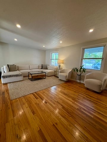 Main Living Room (2 of 4)
