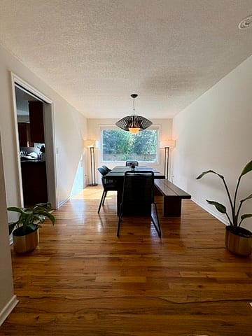 Dining Area - seats 6-8 (1 of 2)