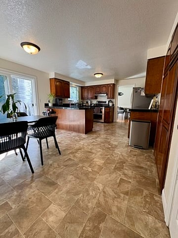 Kitchen (2 of 2)