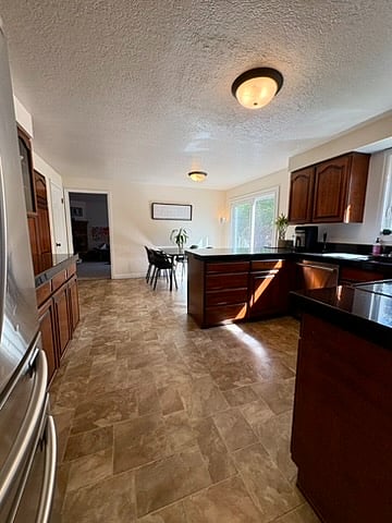 Kitchen (1 of 2)