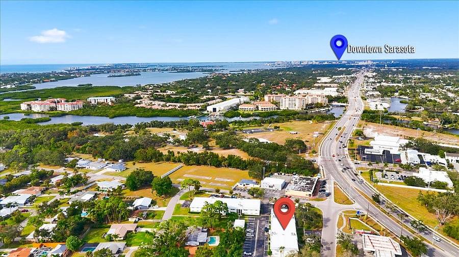 Easy Access to Downtown Sarasota vie Tamiami Trail