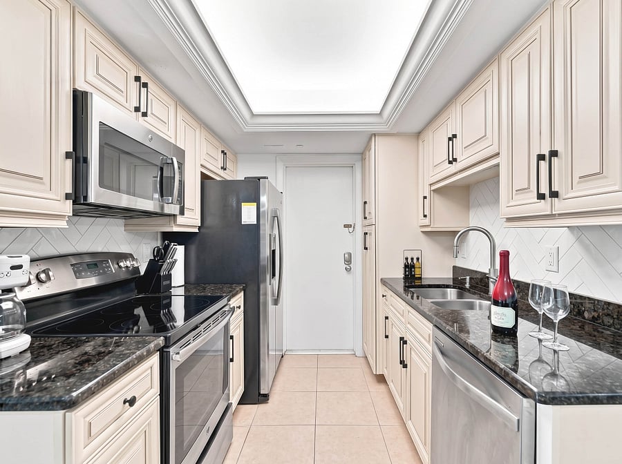 Fully Equipped Kitchen New Appliances