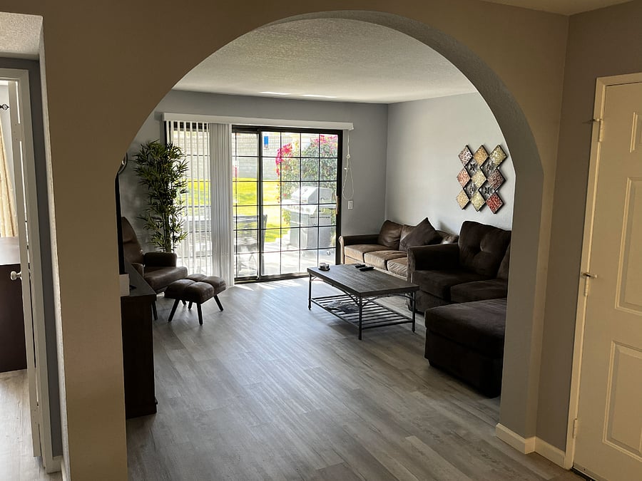 Front door entry to Living Rm