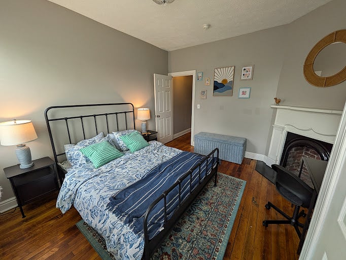 Bedroom 1 - Queen