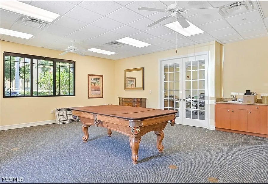 BILLIARDS ROOM