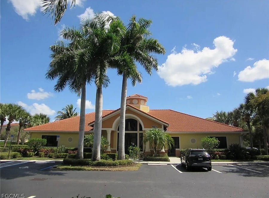 CLUBHOUSE