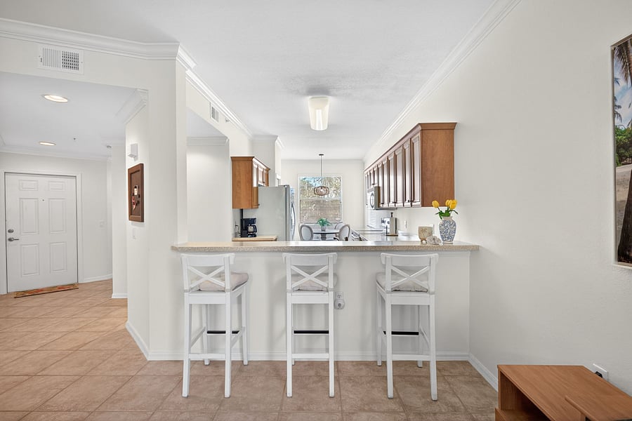 KITCHEN BAR