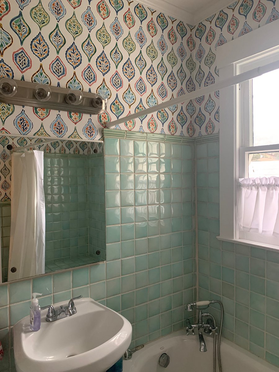2nd bathroom with jet tub