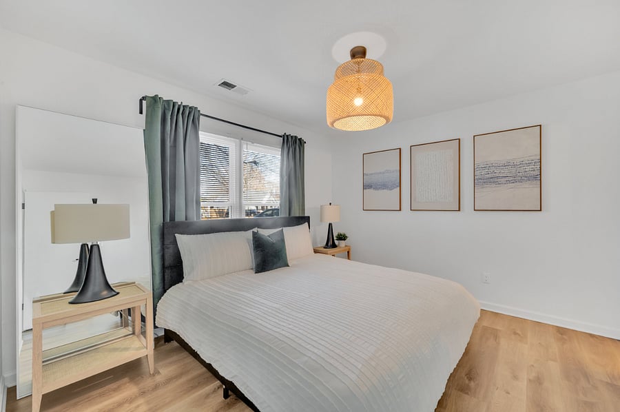 Master Bedroom with King bed & private ensuite bathroom.