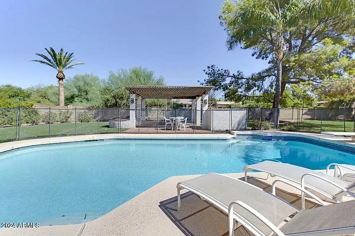 Furnished Finder property 989160_1 photo 3