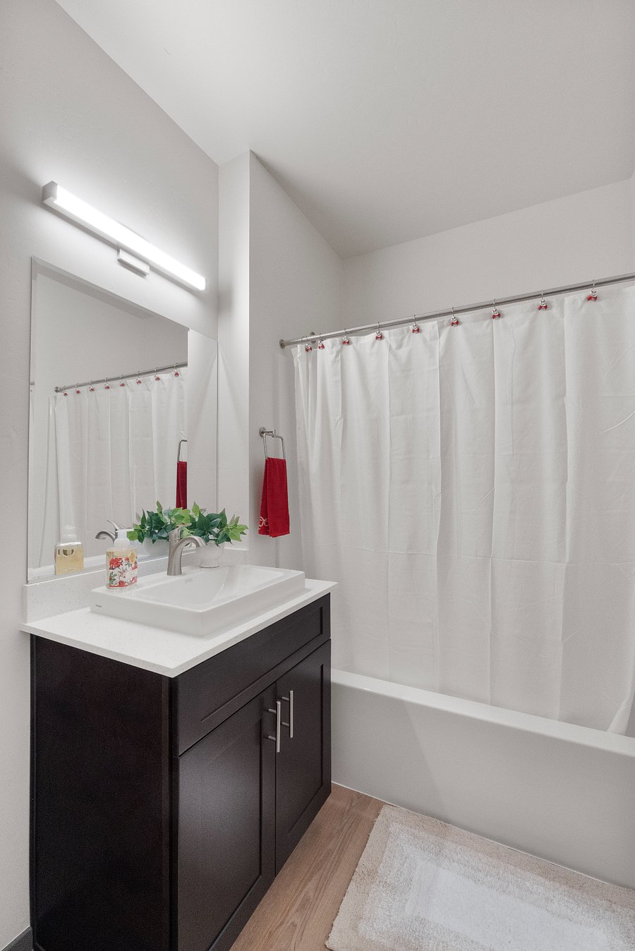Guest Bathroom with Tub