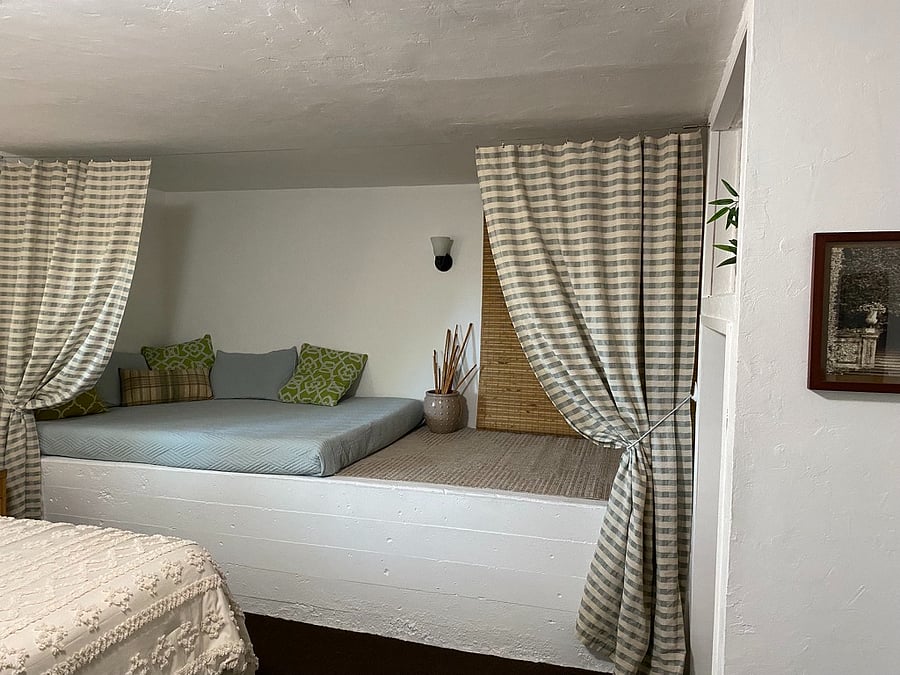 Extra bed, double, or just a lounging area.