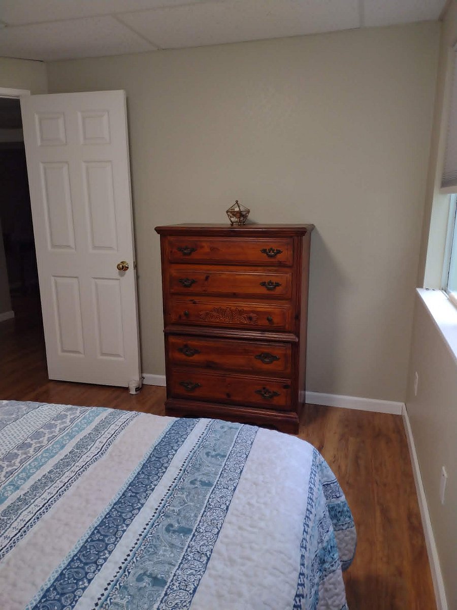Guest room - Tall Boy Dresser - 2 windows