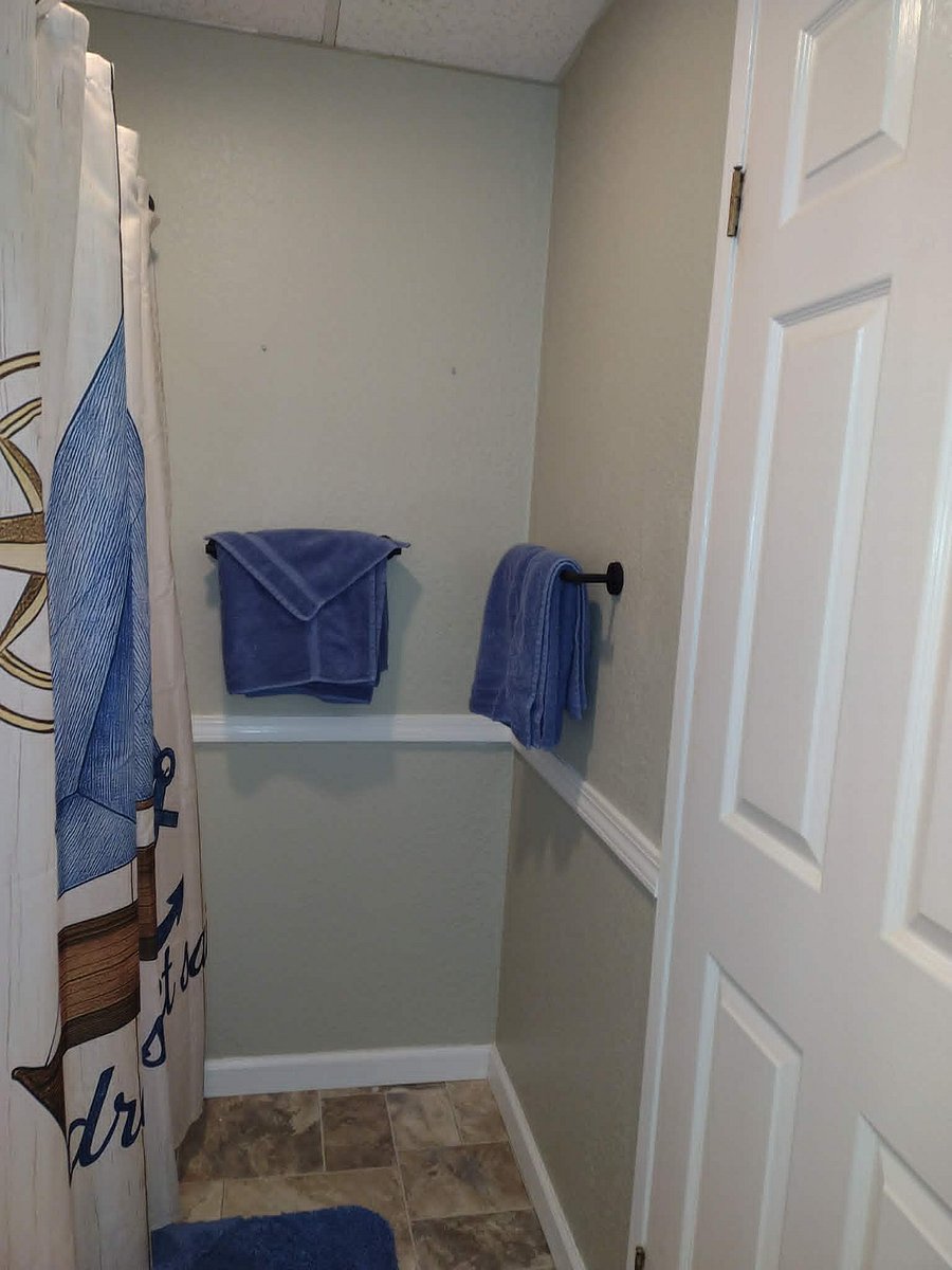 Bathroom towel racks