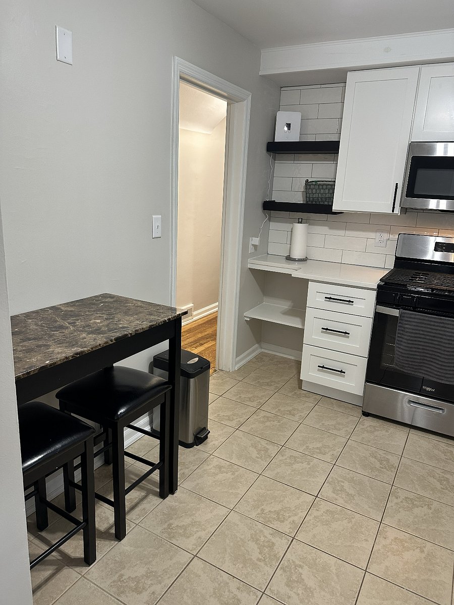 Kitchen breakfast bar