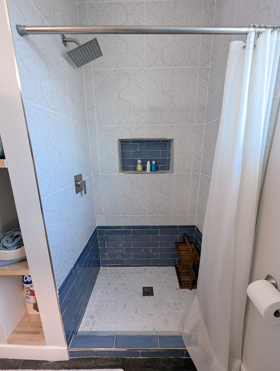 Guest bathroom 