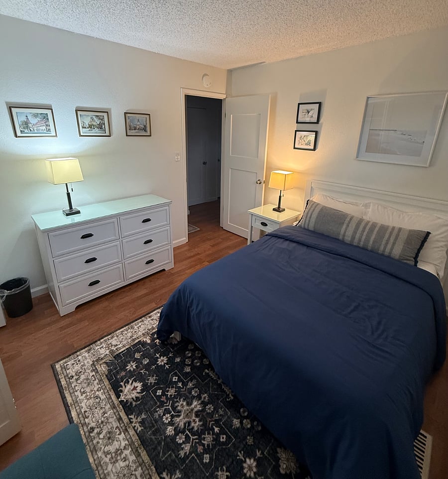 Room 1 - Full bed