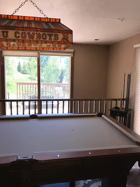Pool table