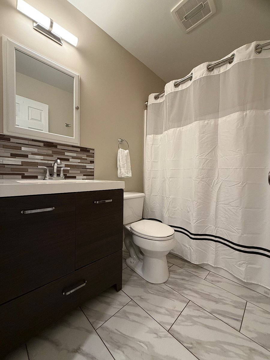 Main level full bath