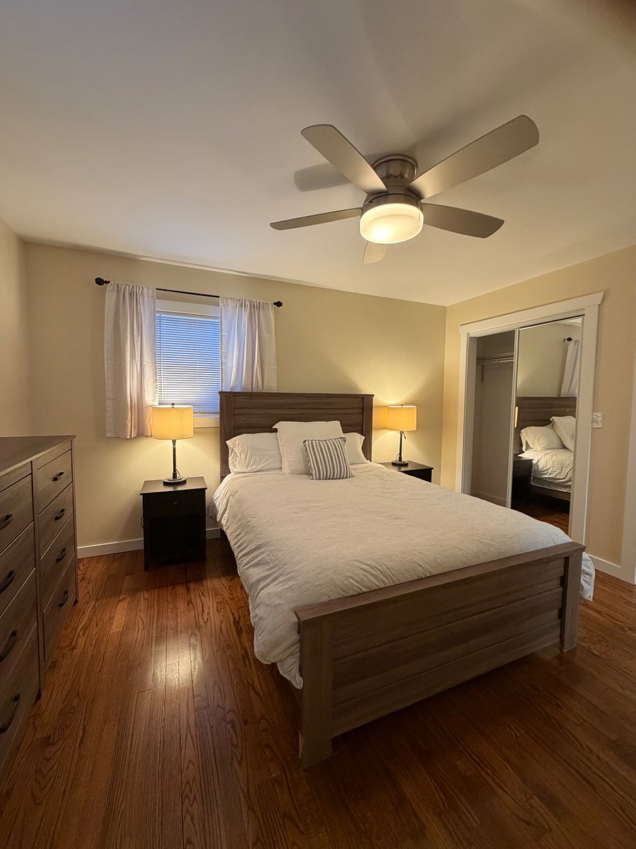 Queen master bedroom with en suite bath
