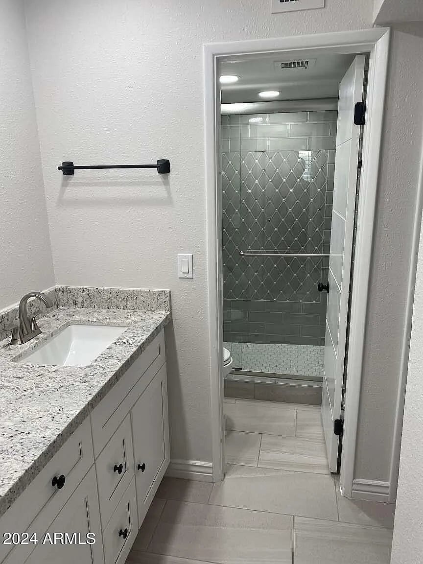Second bathroom with entrance from second bedroom or access from entry hall