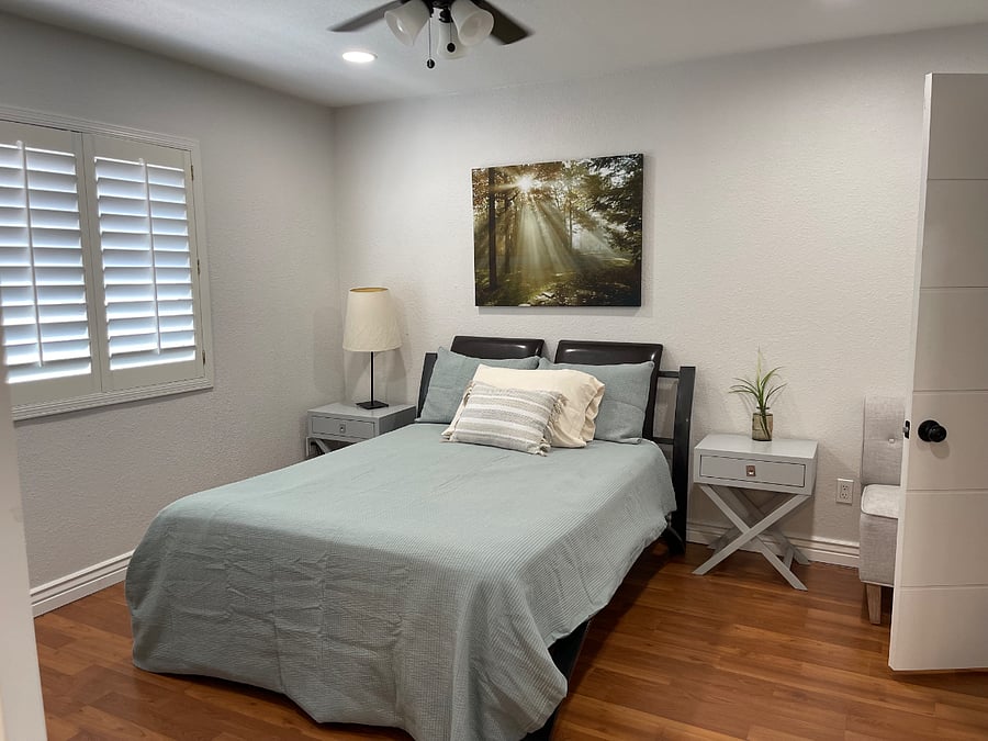  Second bedroom 
