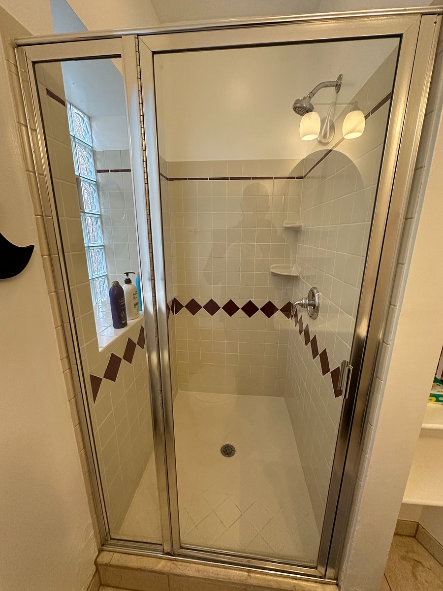 Walk-in shower with built-in shelving, giving guests a clean and convenient setup for everyday use.