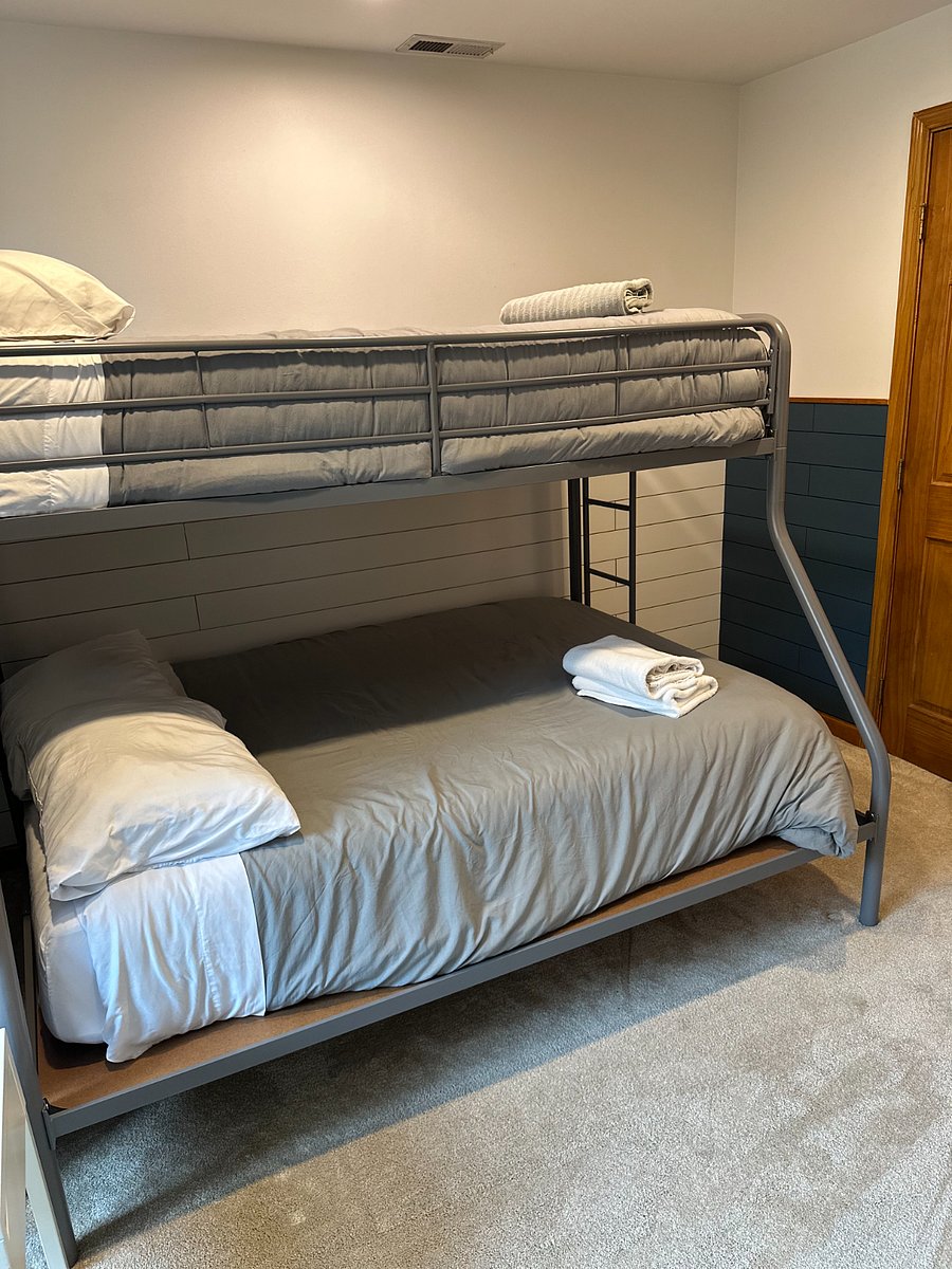 Flexible bunk room setup that works well for families, visiting teams, or guests who need extra sleeping capacity.