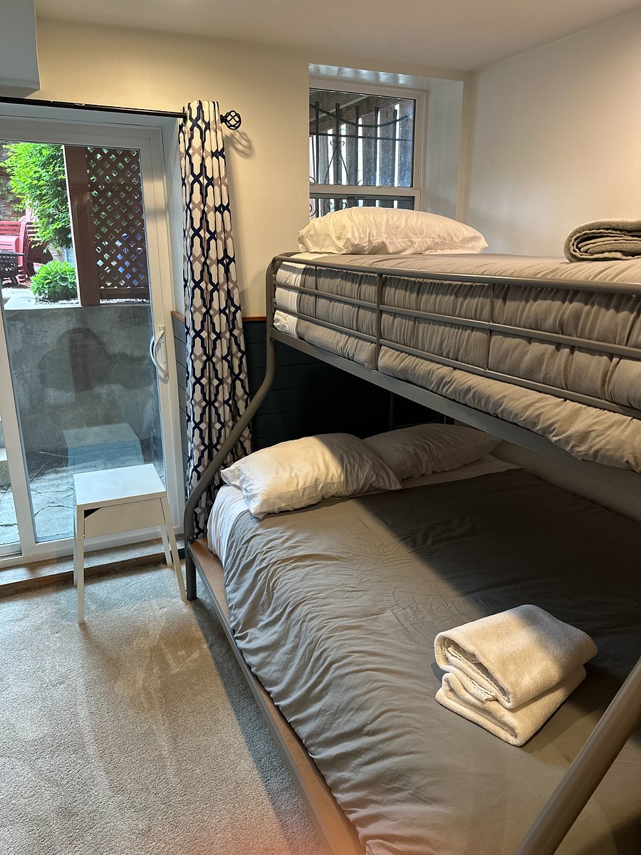 Additional bunk sleeping area, giving larger groups more flexibility without sacrificing comfort.