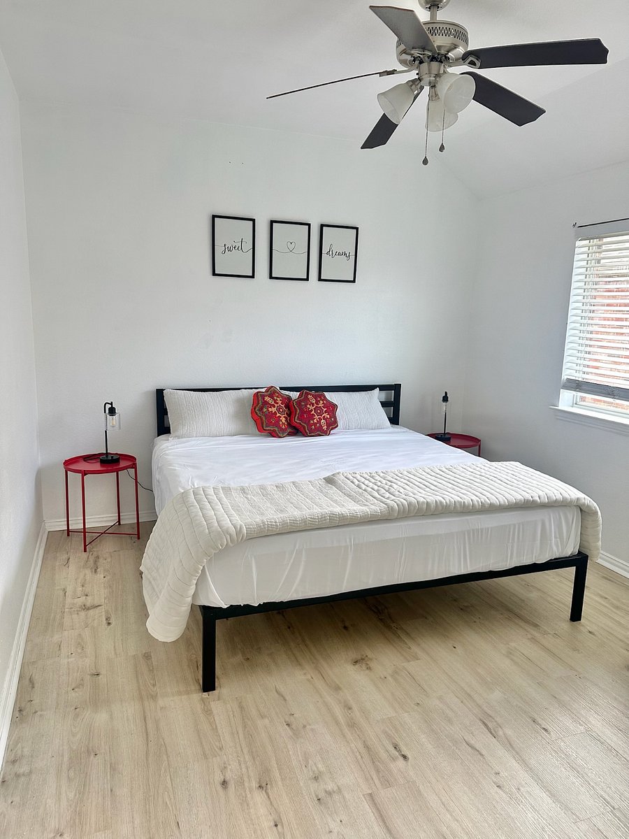 Bedroom 3- king bed 