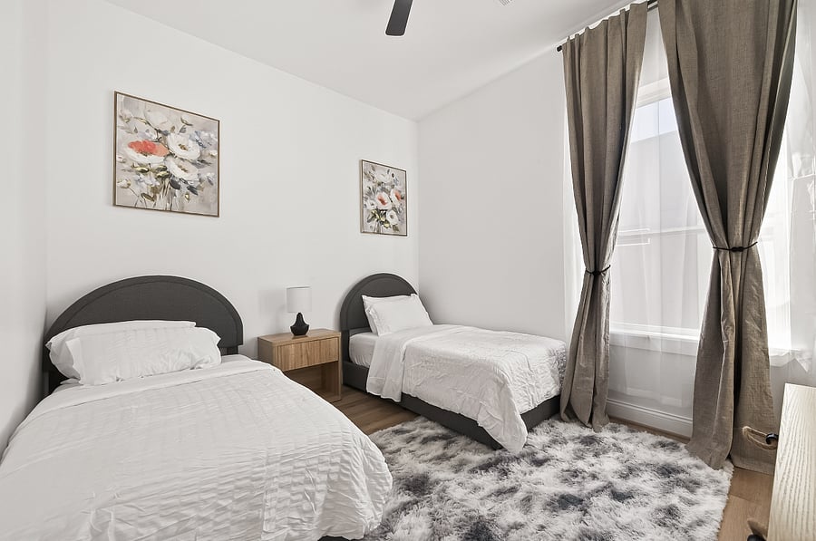 Bedroom 2 (2 Twin Beds)