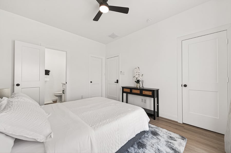 Bedroom 3 (Queen Bed)
