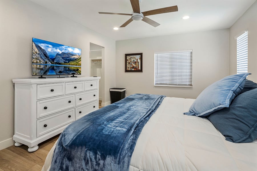 This spacious bedroom offers direct views of the outdoor oasis and seamless access to the en-suite rain shower. A true sanctuary for those who value indoor-outdoor living.
