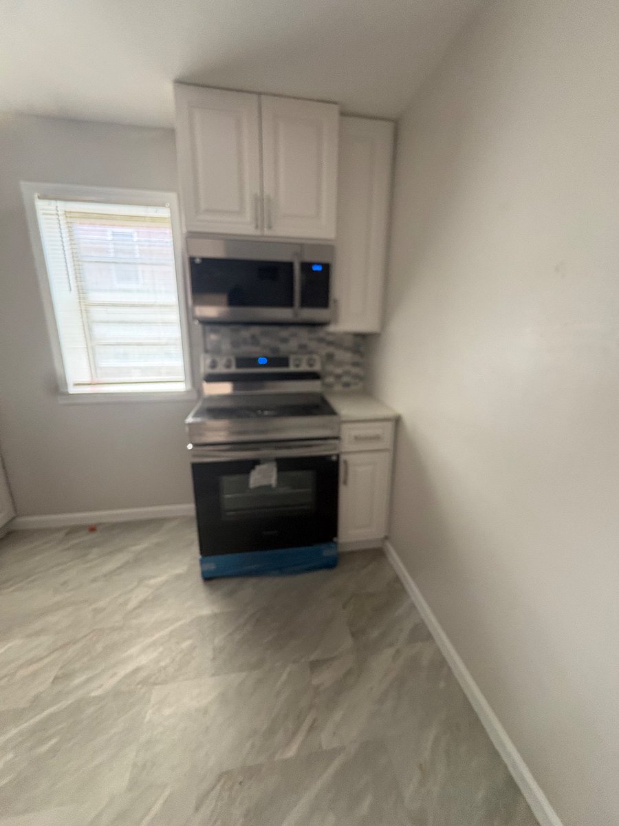 FIRST FLOOR KITCHEN