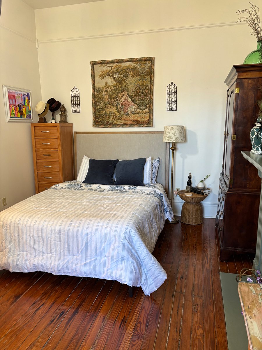 Front bedroom. 