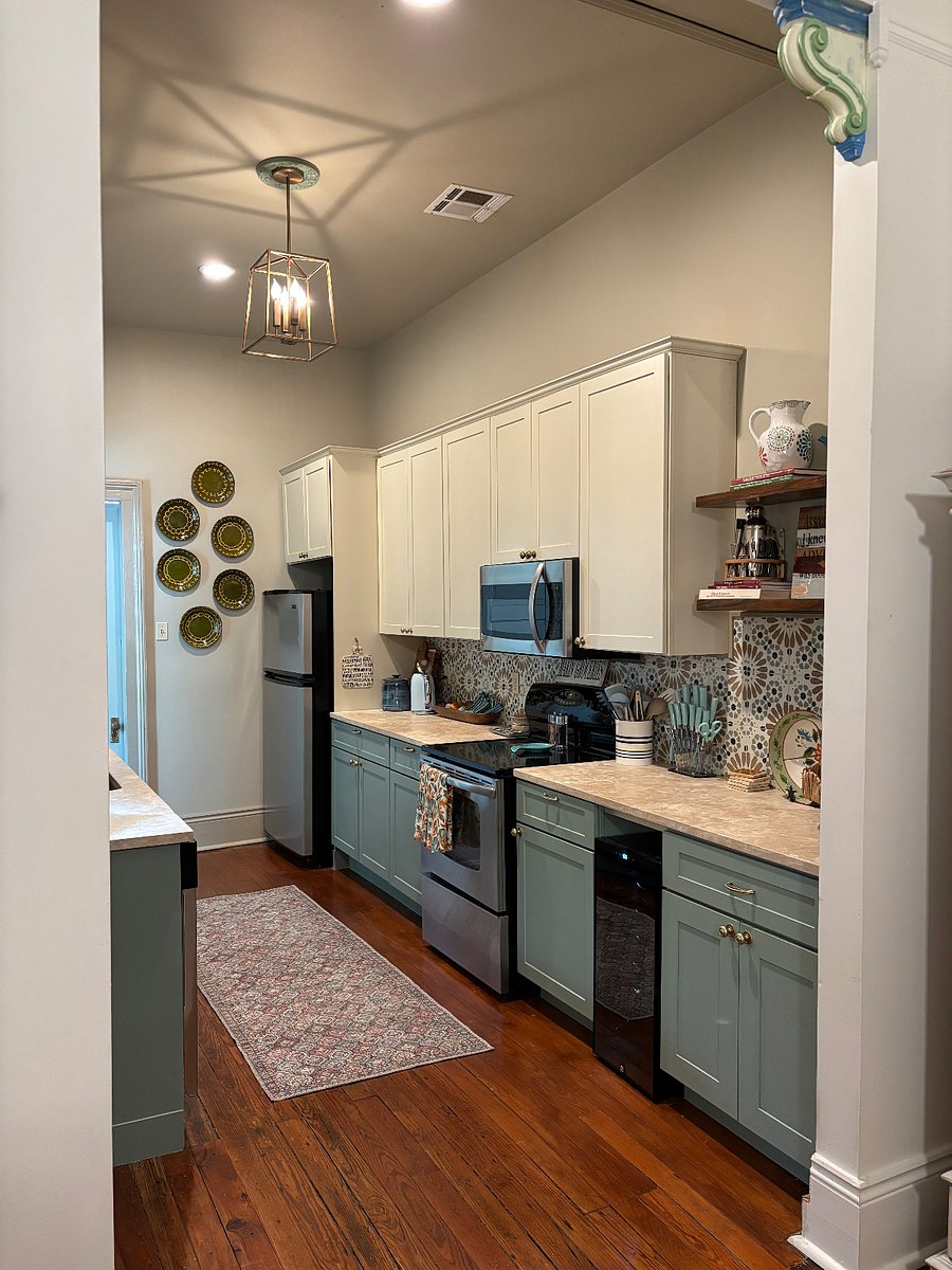 Fully equipped kitchen.