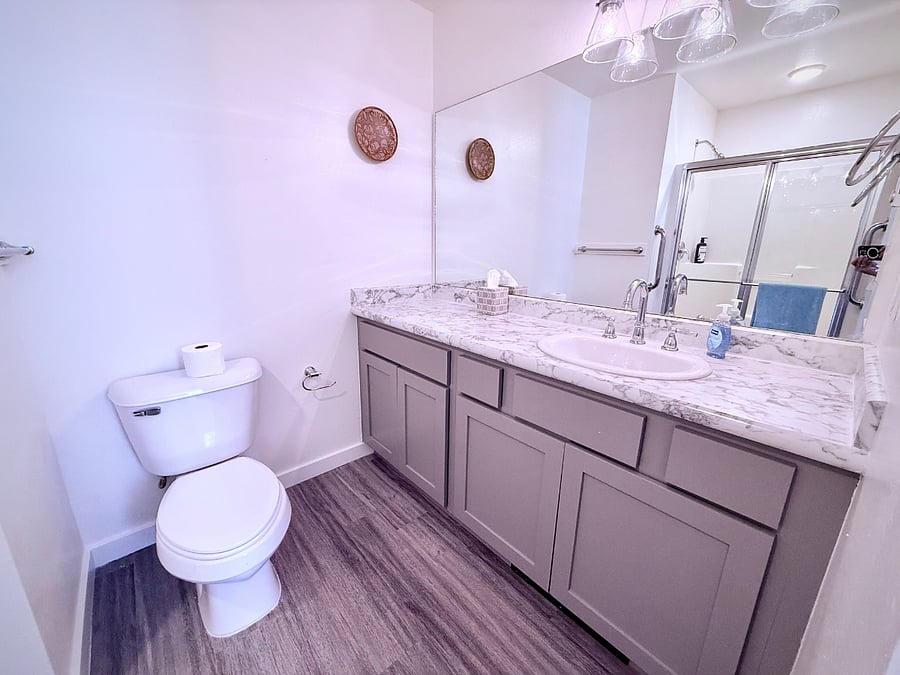 En suite Master Bath