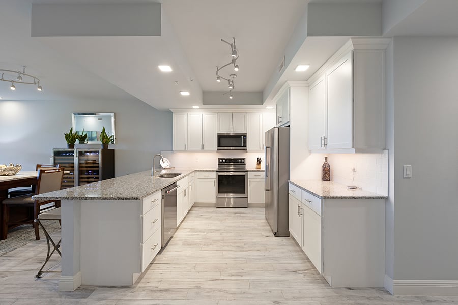 Full kitchen 
