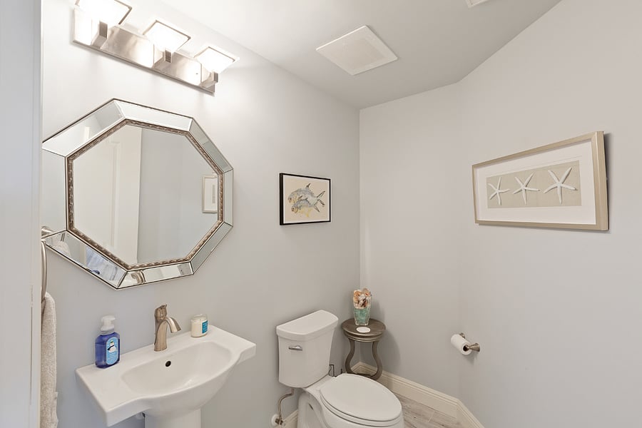 Powder room 