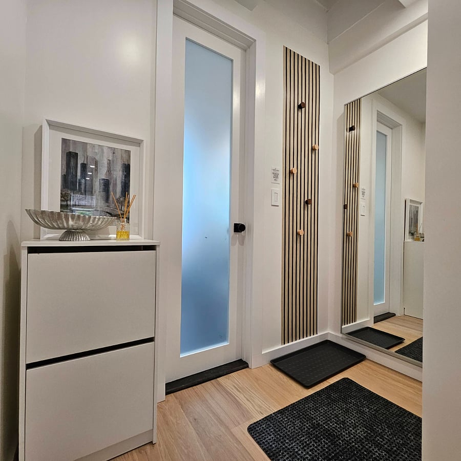 Entry hallway with access to the bathroom