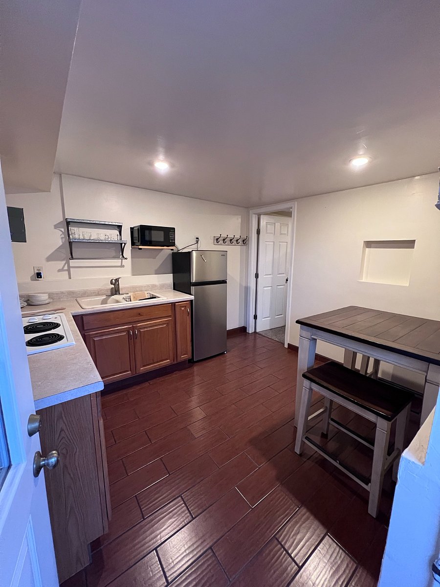 Full kitchen